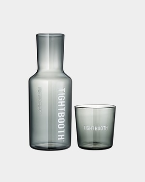 TIGHTBOOTH / LABEL LOGO CARAFE