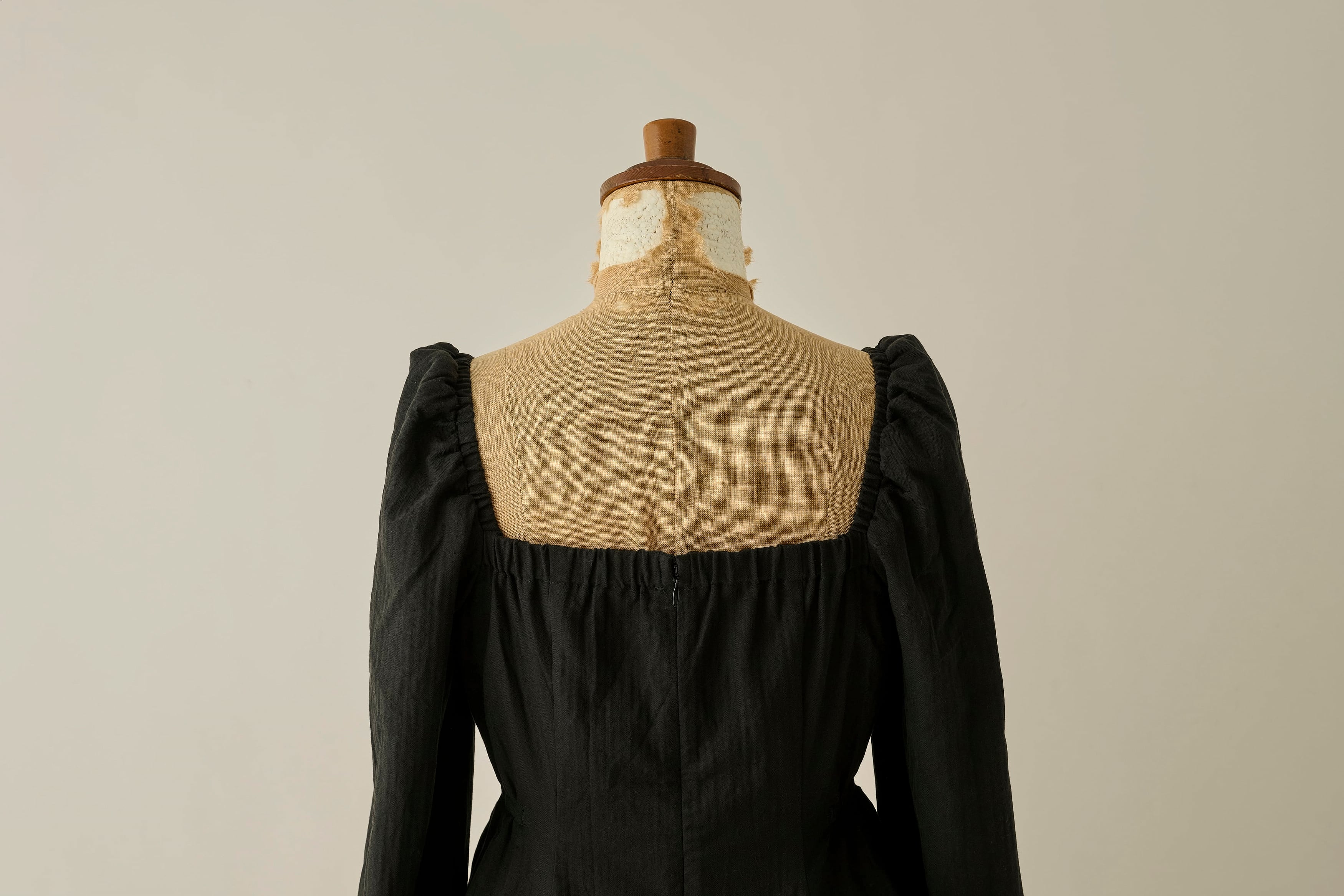 Calm Dress Tops kuro