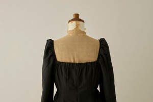 Calm Dress Tops kuro