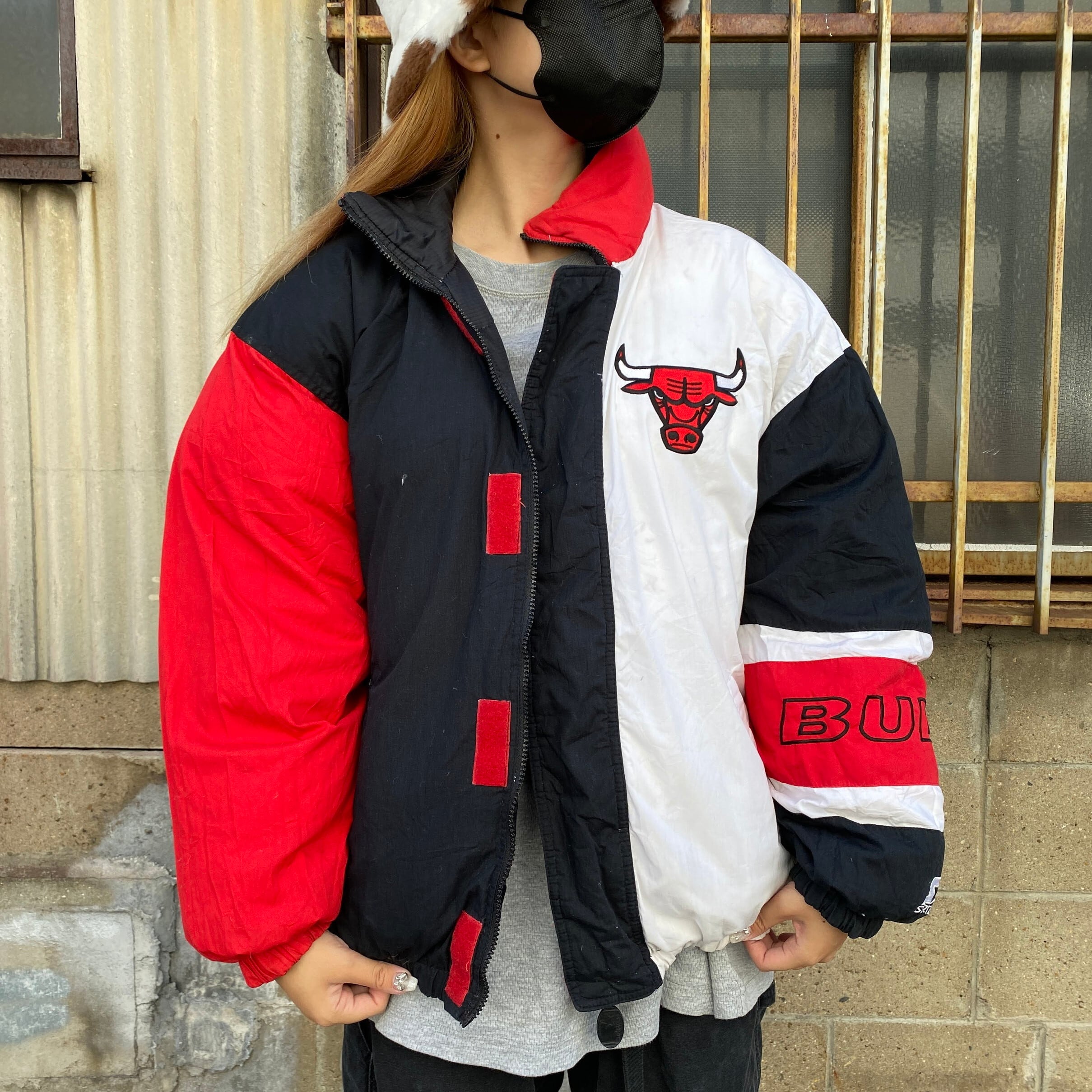 スターター オフィシャル NBA シカゴブルズ リバーシブル ダウンジャケット メンズM 古着 CHICAGO BULLS チームロゴ刺?  ブラック×レッド×ホワイト 黒 赤 STARTER【ブルゾン・ジャケット】【HA10】 | cave 古着屋【公式】古着通販サイト