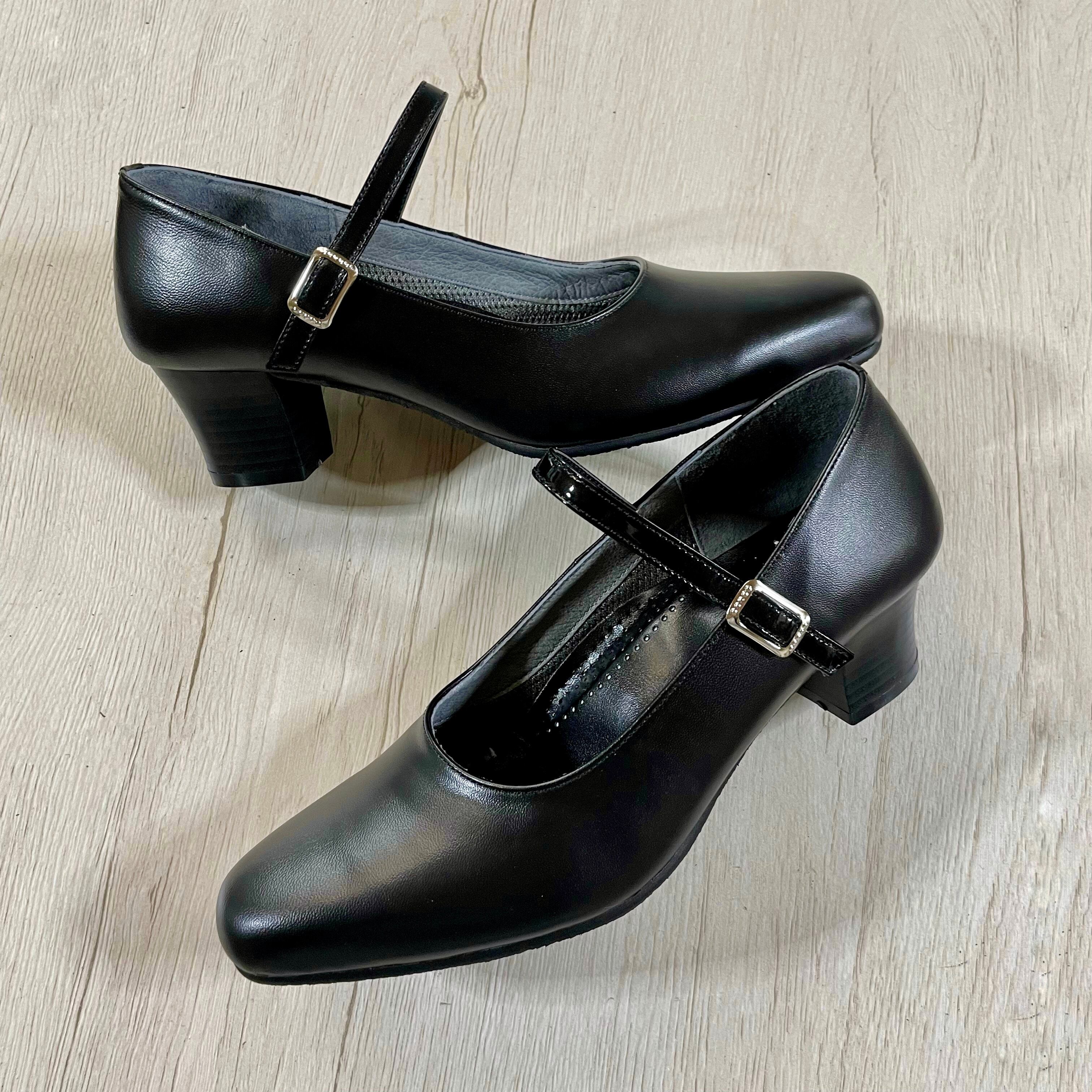 メリージェーンストラップパンプス