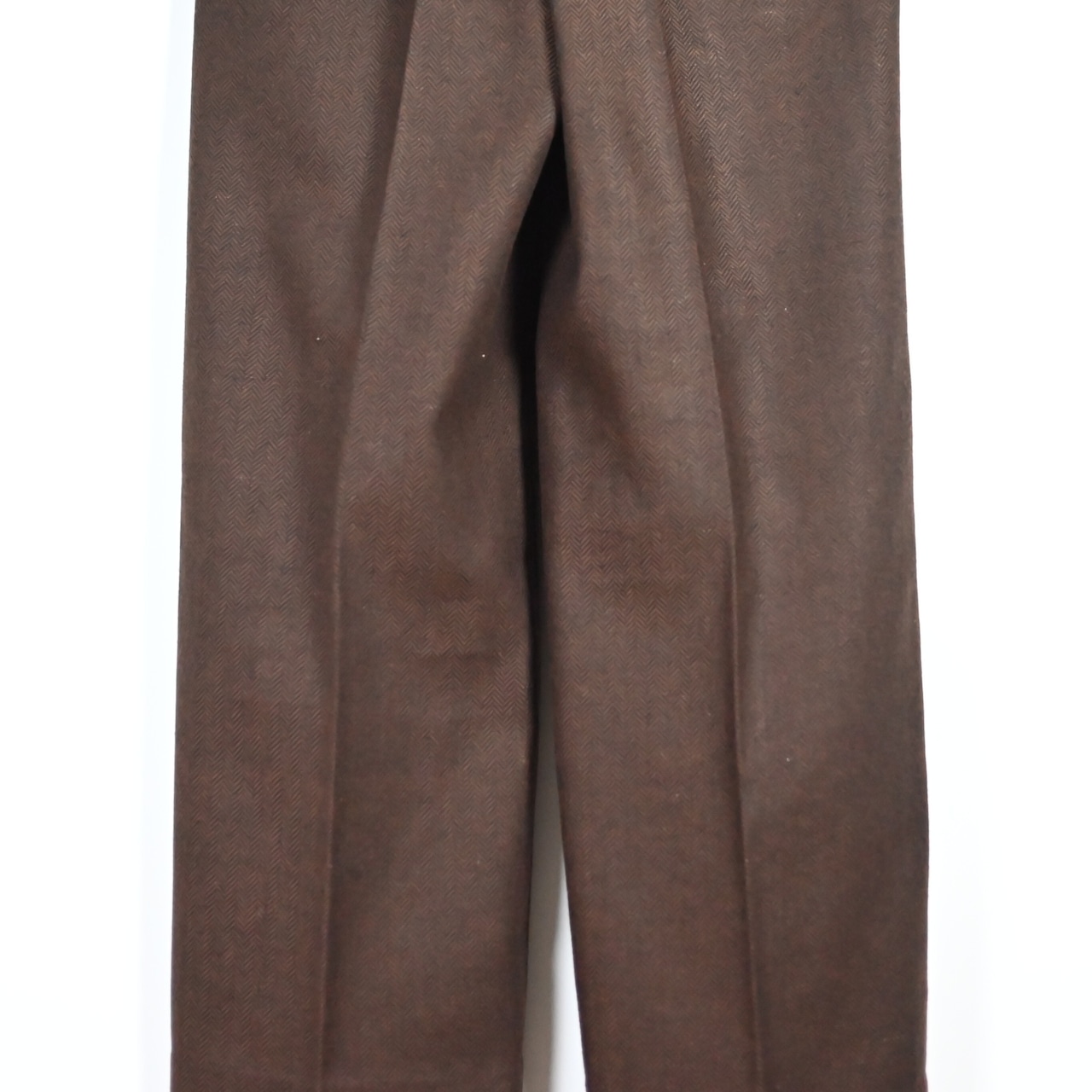 INTERIM / INDIA WOOL CLASSIC HERRINGBONE WITH LEATHER PIPING 2-TUCK STRAIGHT SLACKS