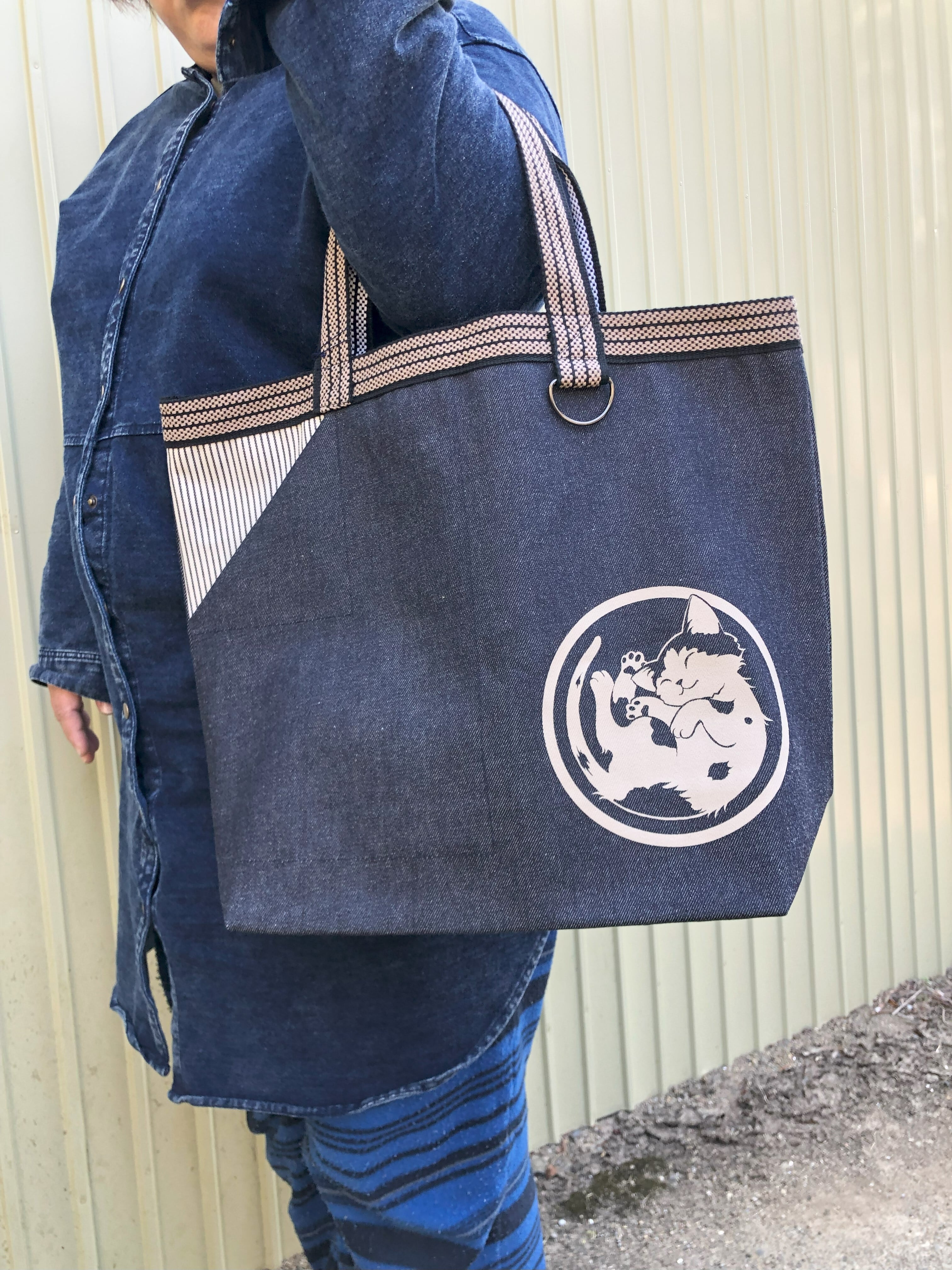 岡山デニム「にゃおとら」トートバッグ(A) Japanese denim tote bag (A