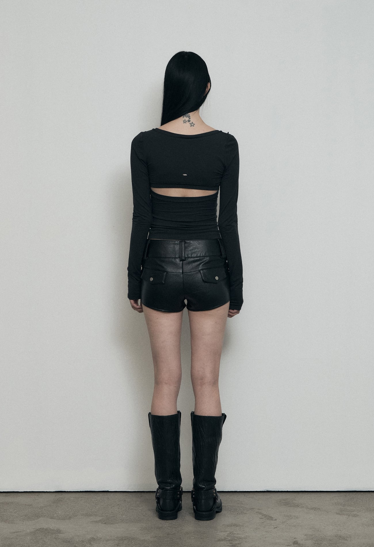 BOHEMIAN SEOUL] V NECK BACK HOLE LONG SLEEVE, BLACK 正規品 韓国