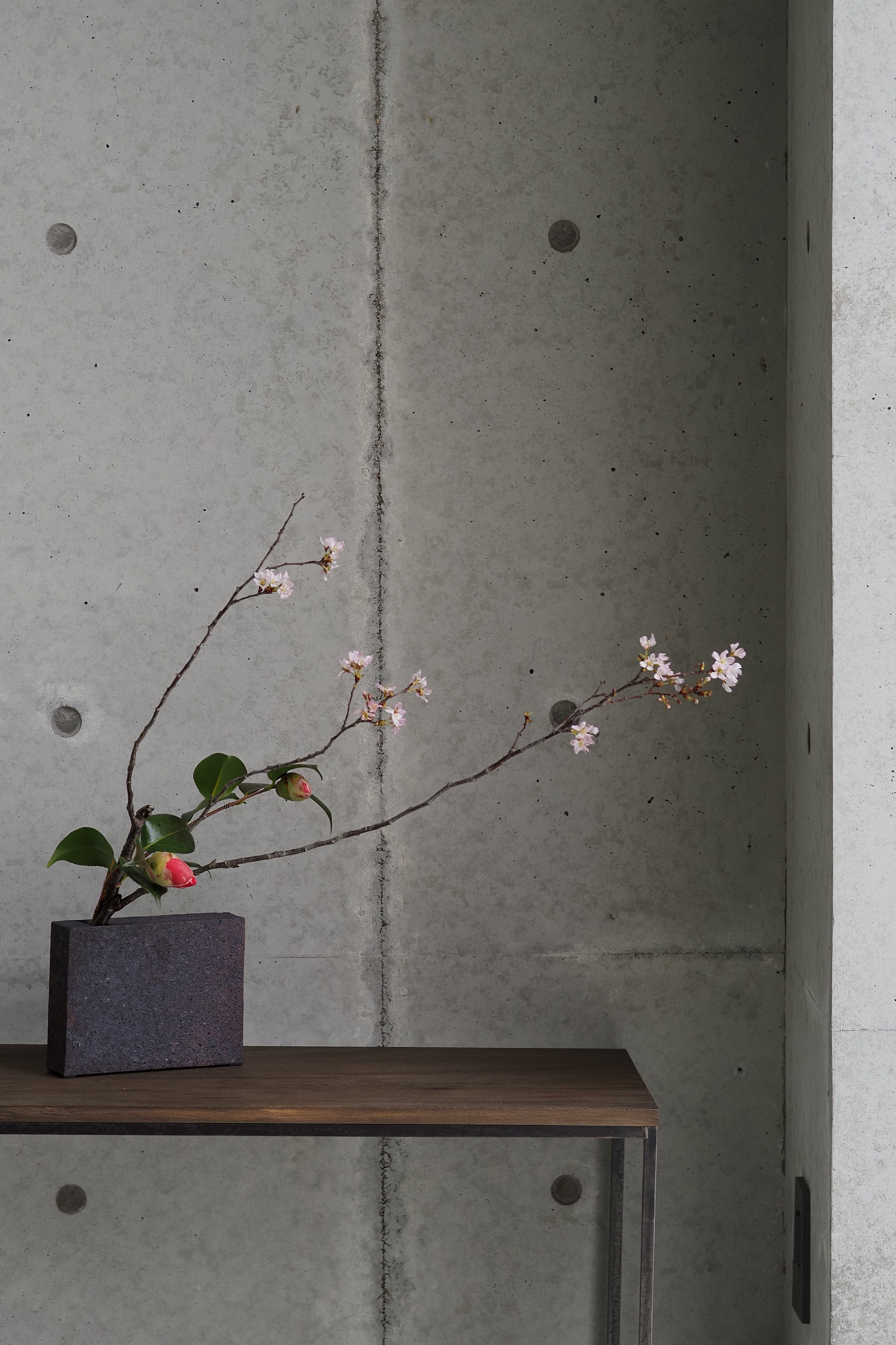 村上 躍 77. 白灰化粧箱型花器 | 陶屋なづな