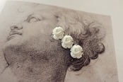 フランス  三人の白薔薇とブローチ アンティーク