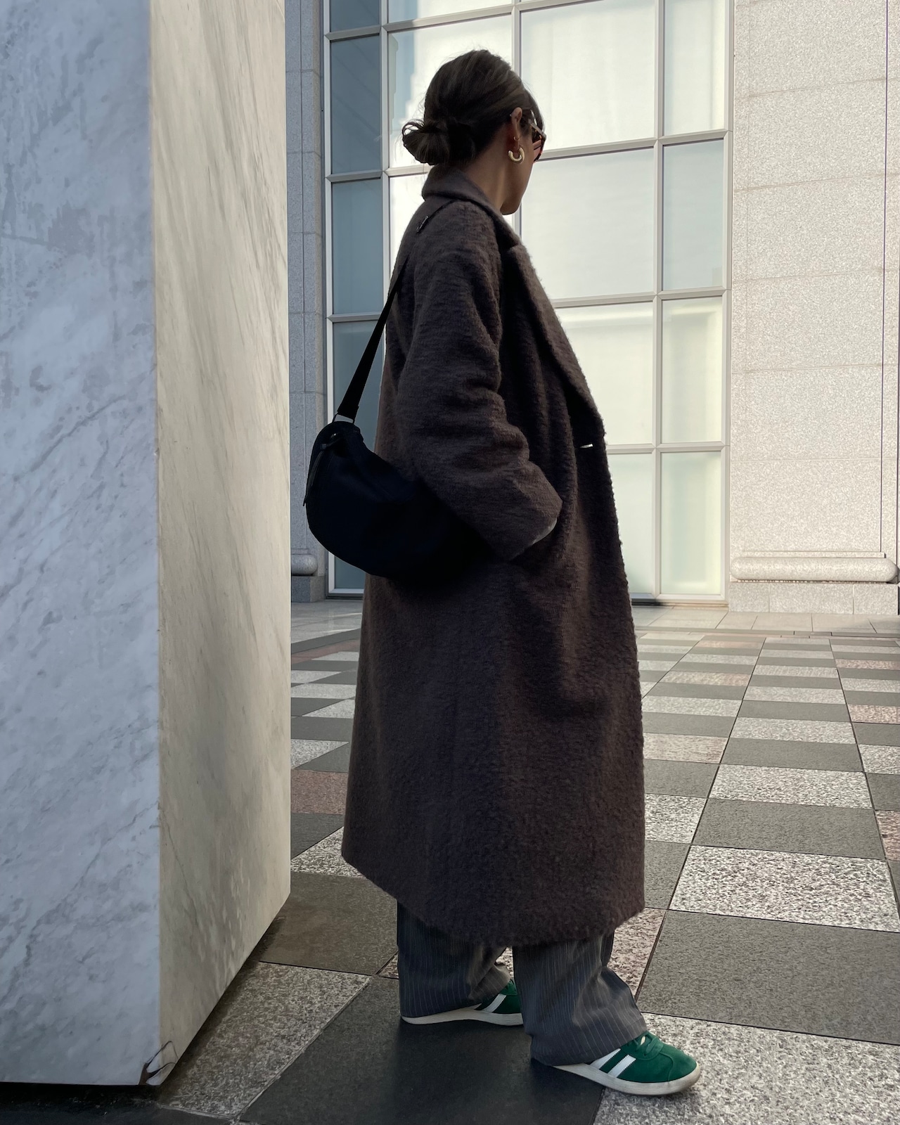 calm water-repellent shoulder bag <black>