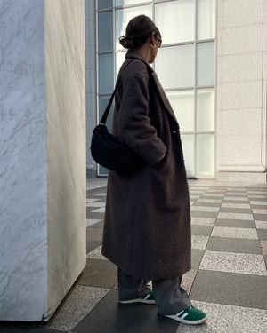 calm water-repellent shoulder bag <black>