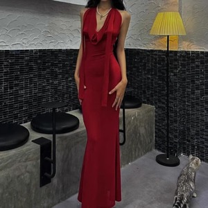 ドレス ワンピース パーティー 演奏会 発表会 ステージ 舞台 キャバ ダンス 衣装 ラウンジ クラブ ロング 袖なし ノースリーブ Vネック ホルターネック プリンセスライン マーメイド スレンダー スリム 細身 バックシャン バックコンシャス きれいめ 大人可愛い 上品 おしゃれ かっこいい レトロ エキゾチック クール エレガント モダン 主役級 存在感 とろみ感 抜け感 クラシック ゴージャス エレガント セクシー シック 華やか クラシカル イベント ホテル 美脚 脚長 高見え 格上げ レッド