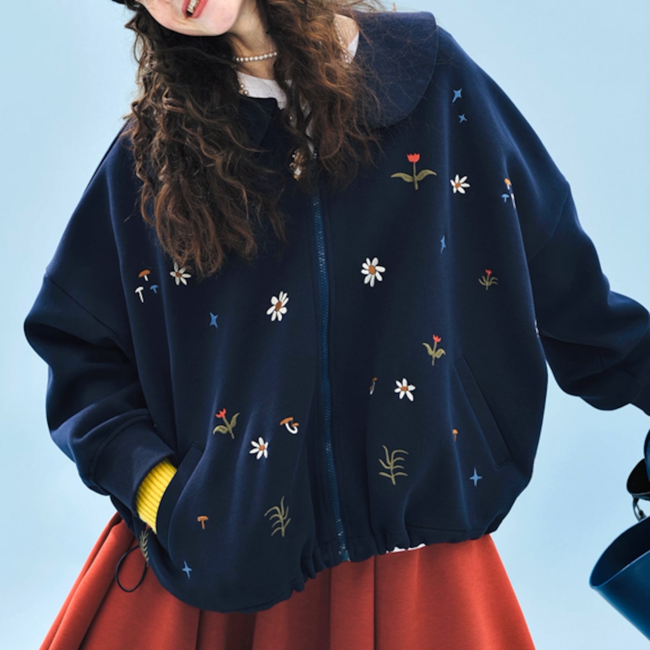小花ときらめきの刺繍ブルゾン 《i0758》