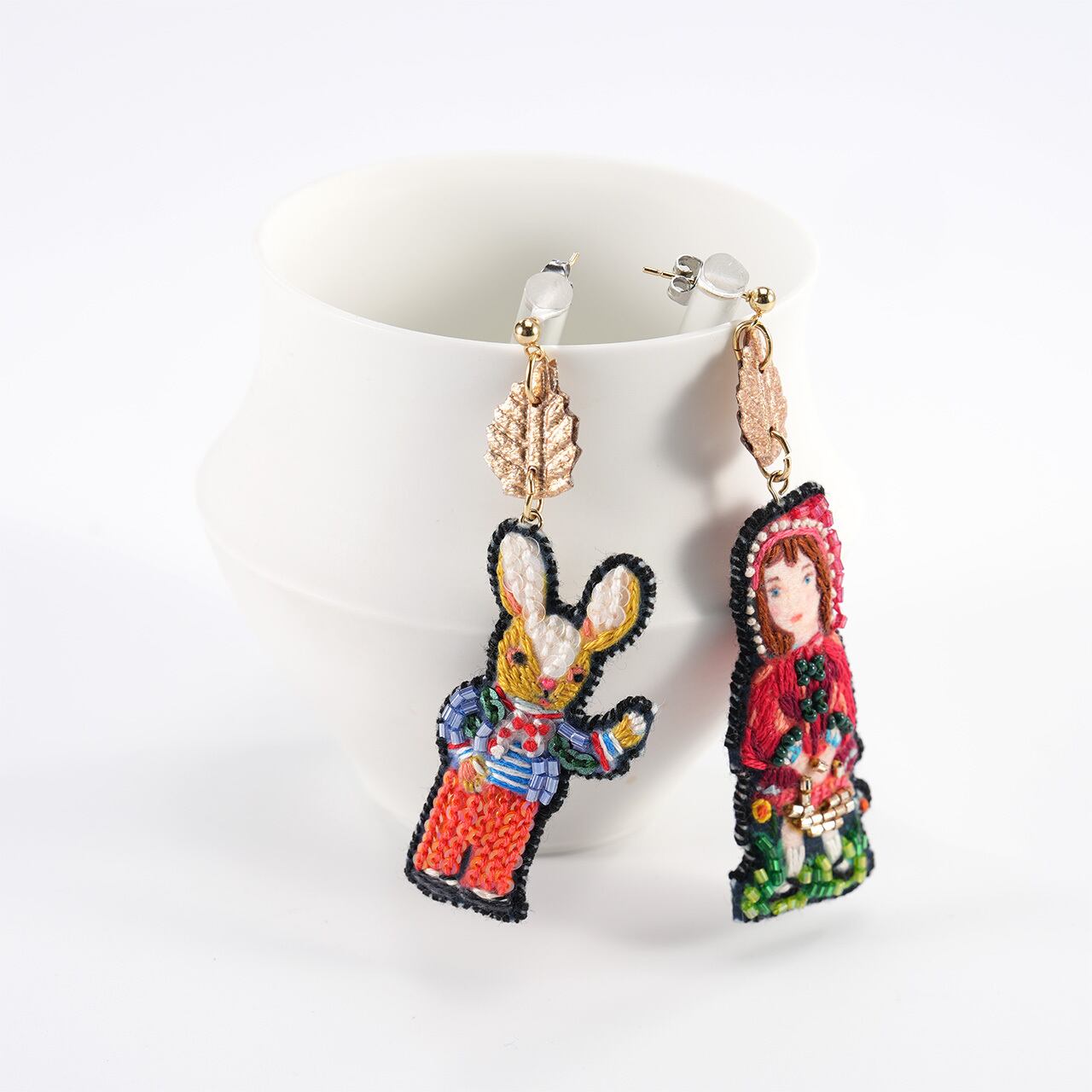 刺繍ピアス / 刺繍イヤリング Little Red Riding Hood and the Rabbit