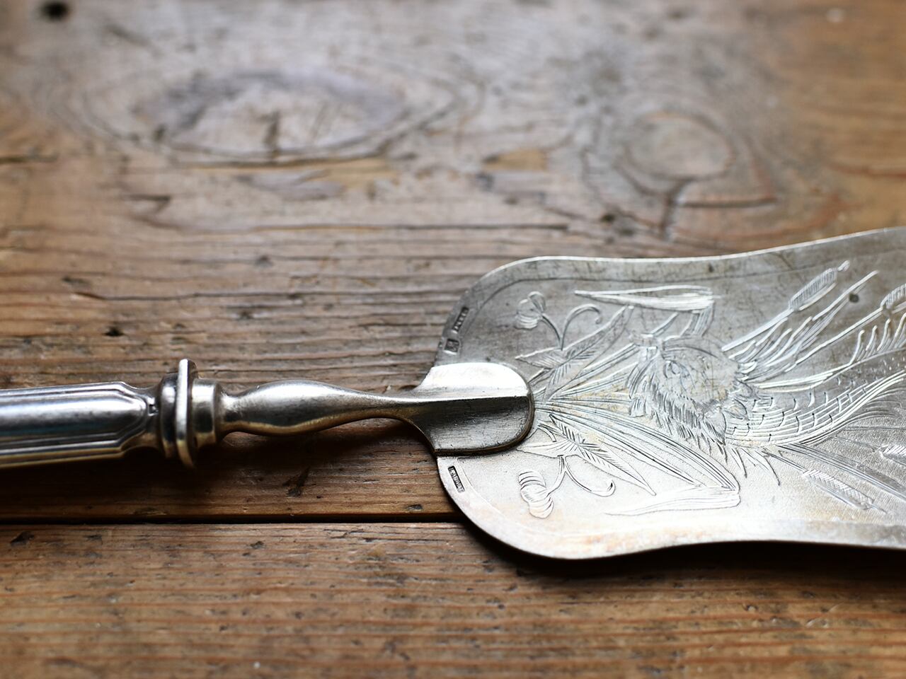 装飾が素敵なケーキサーバー フレンチブロカント