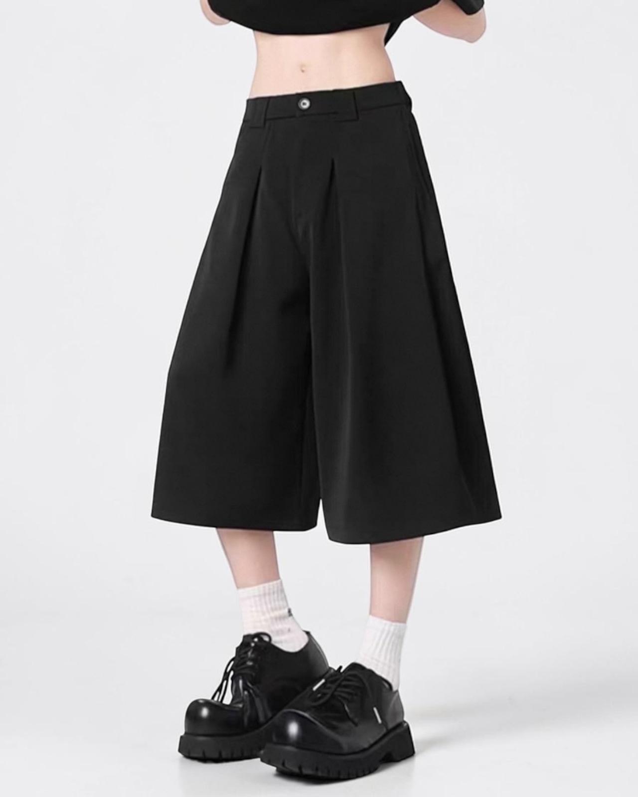 Wide Tuck Shorts（100％/70％）