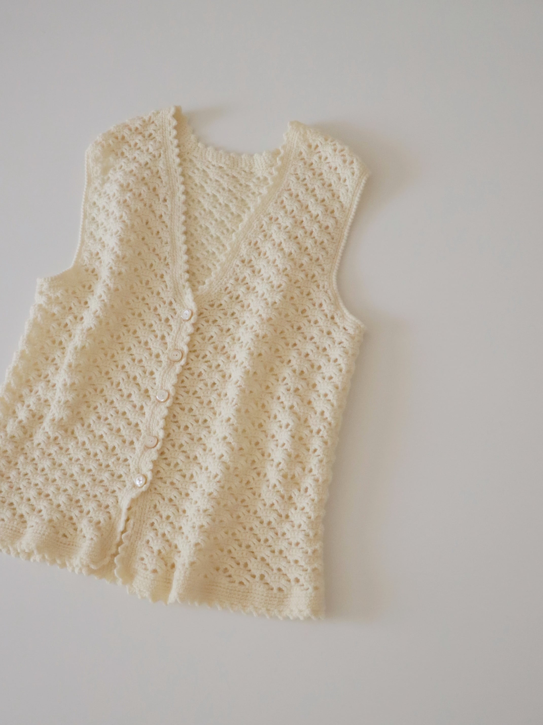 ●crochet design front button knitted vest(ivory)