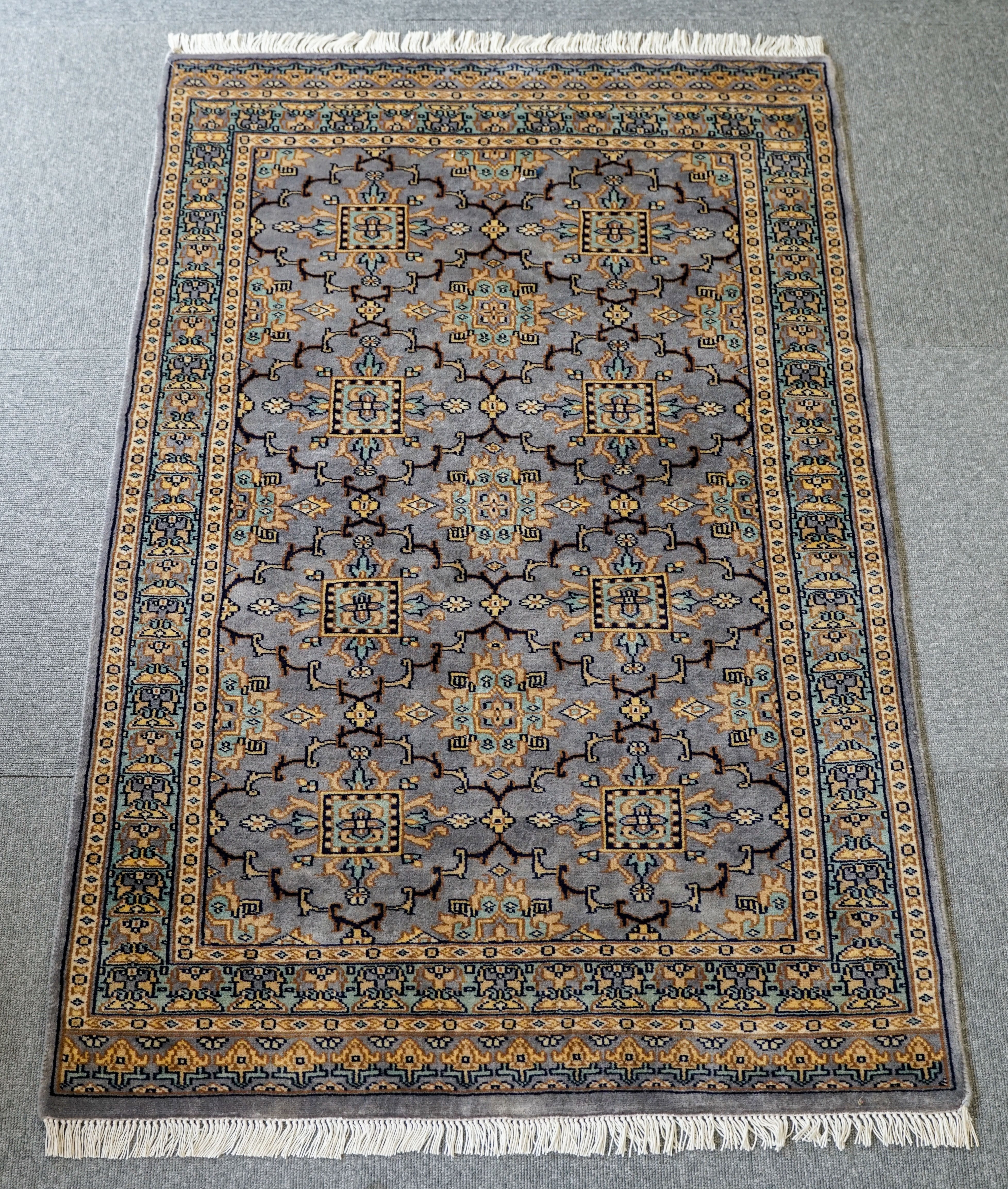129×80cm【パキスタン手織り絨毯】 | Decorworks