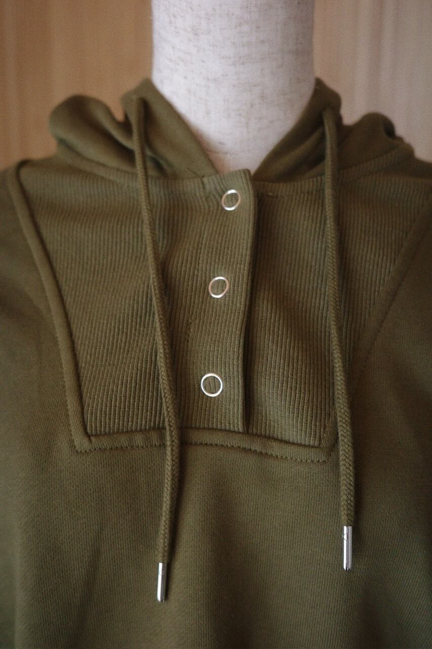 ELOOPS 】クロップドフーディ/ カーキ | osrsofficial