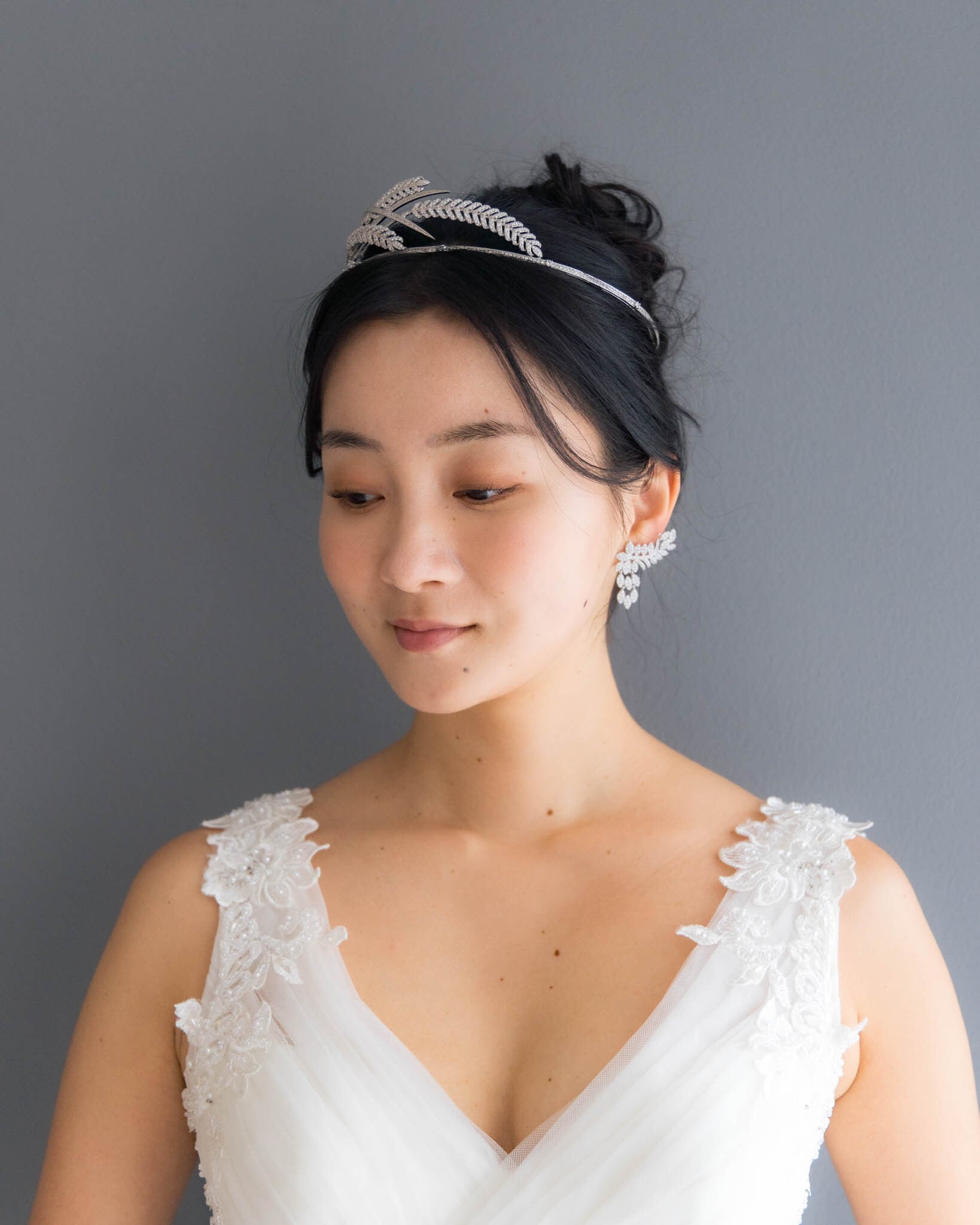 リーフモチーフカチューシャティアラ【AH2111-08】 | ブライダル