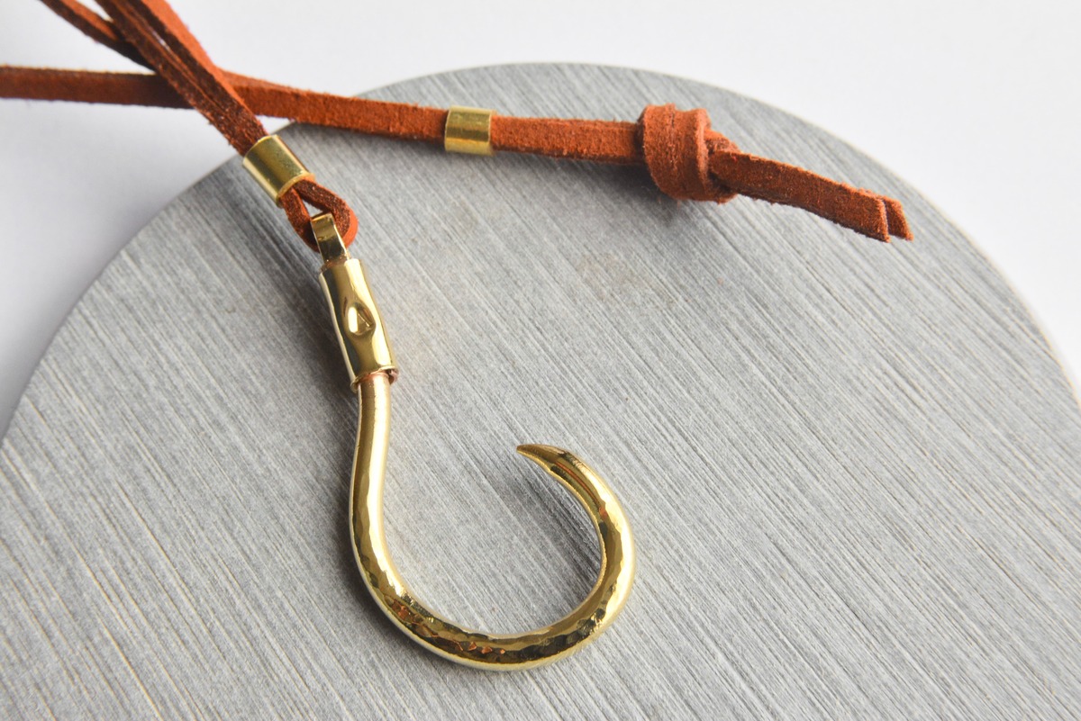刻印無料】真鍮ペンダント 釣り針｜ネックレス メンズ セミオーダー 