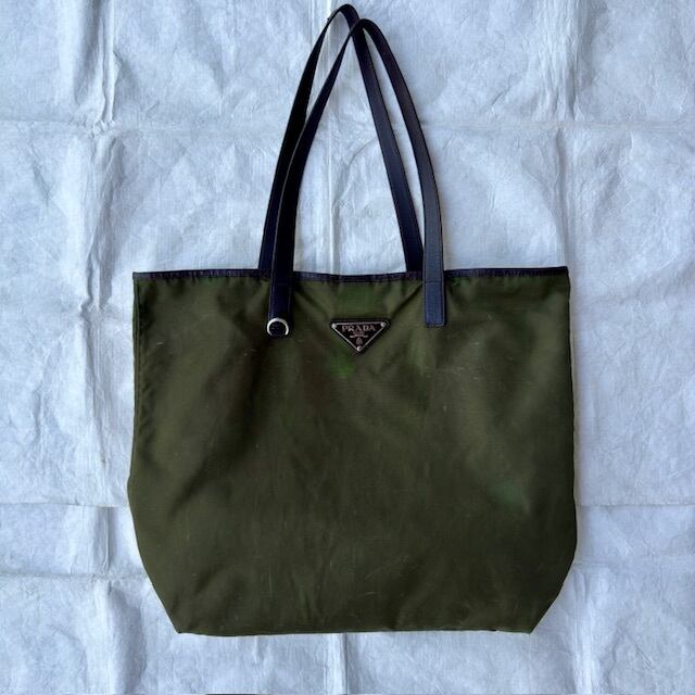 ちなみ✨PRADA トートバッグ ロゴジャガード カーキ 大容量 ナイロン Prada ナイロントートバッグ カーキ ロゴプレート 古着 | 古着屋