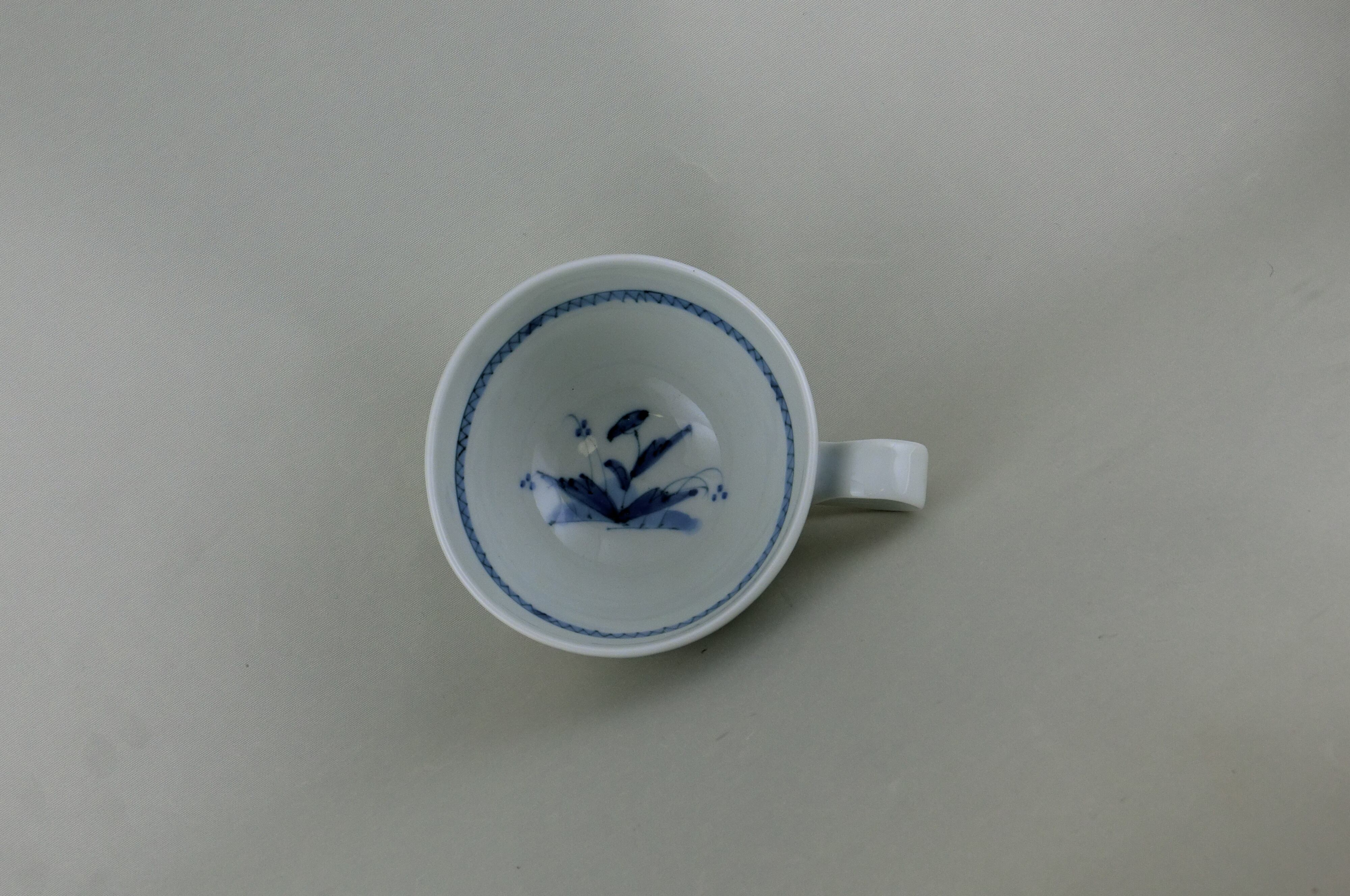 染付小花テーカップ