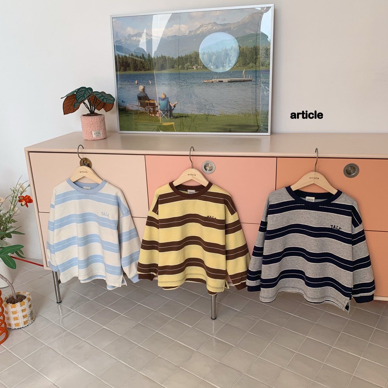 [article] Aile needlepoint sweatshirt +fee2 / [아티클] 에일자수맨투맨