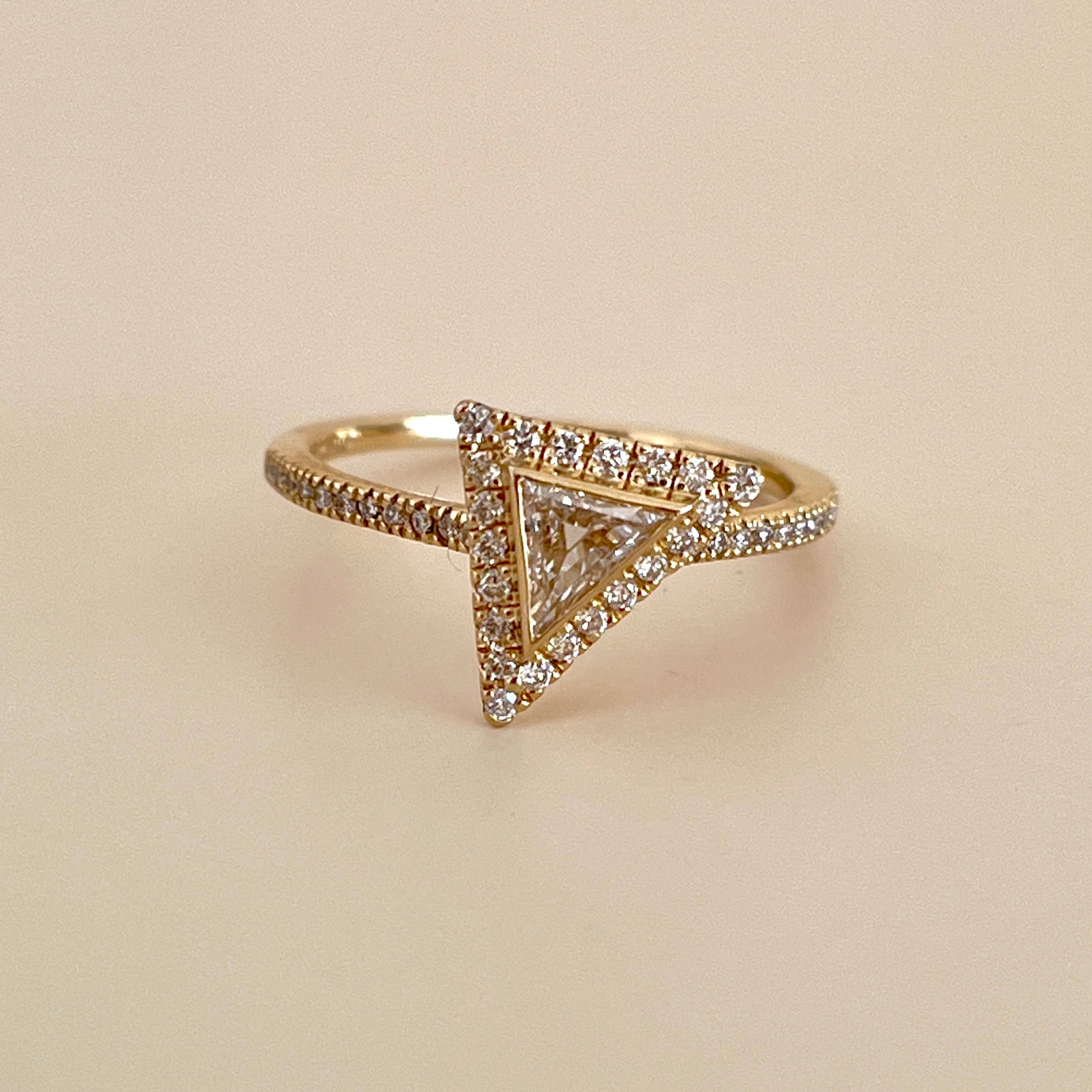 トリリアント ダイヤモンド リング 0.286 ct K18イエローゴールド