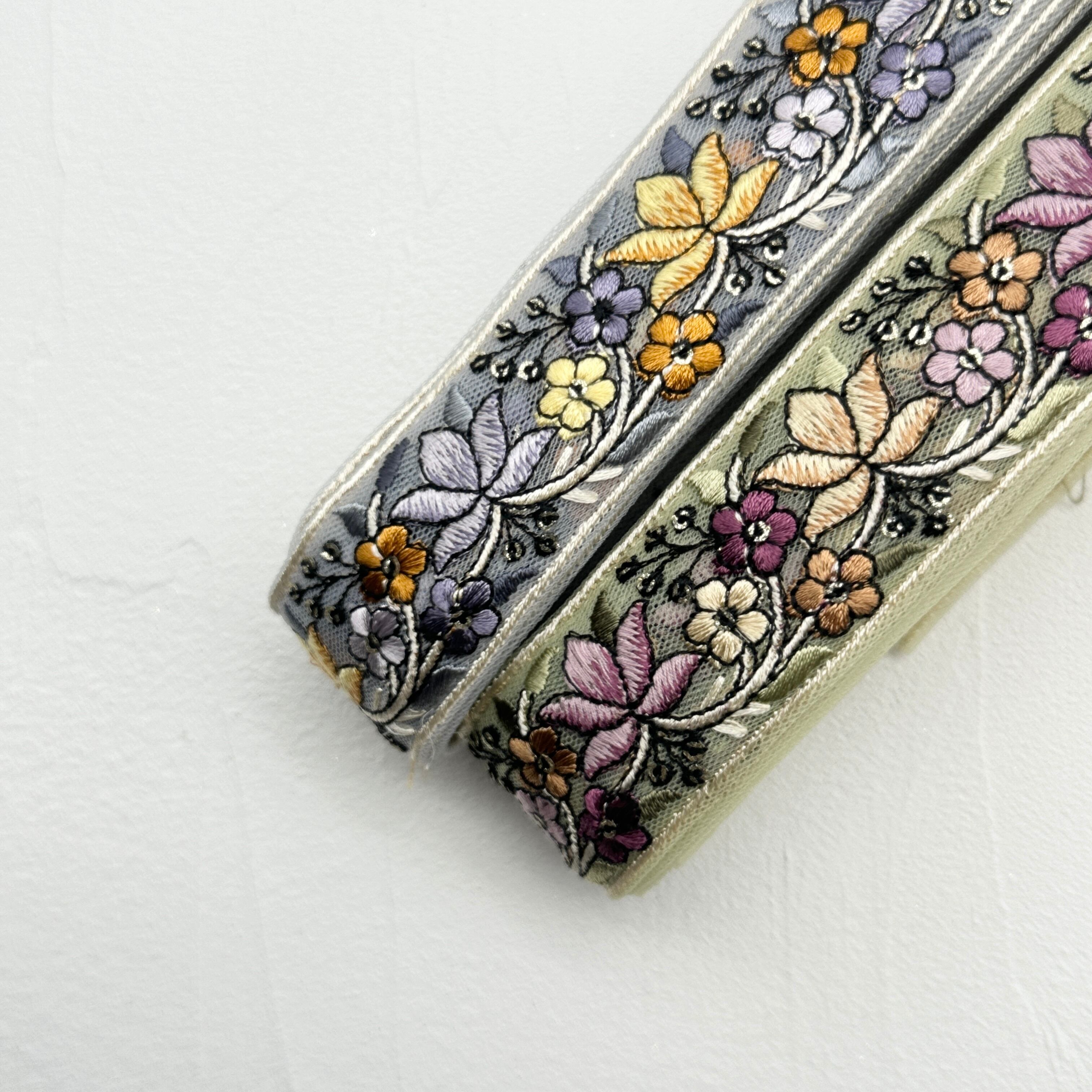 ステンドグラス [グリーン］インド刺繍リボン 1381 | インド刺繍リボン