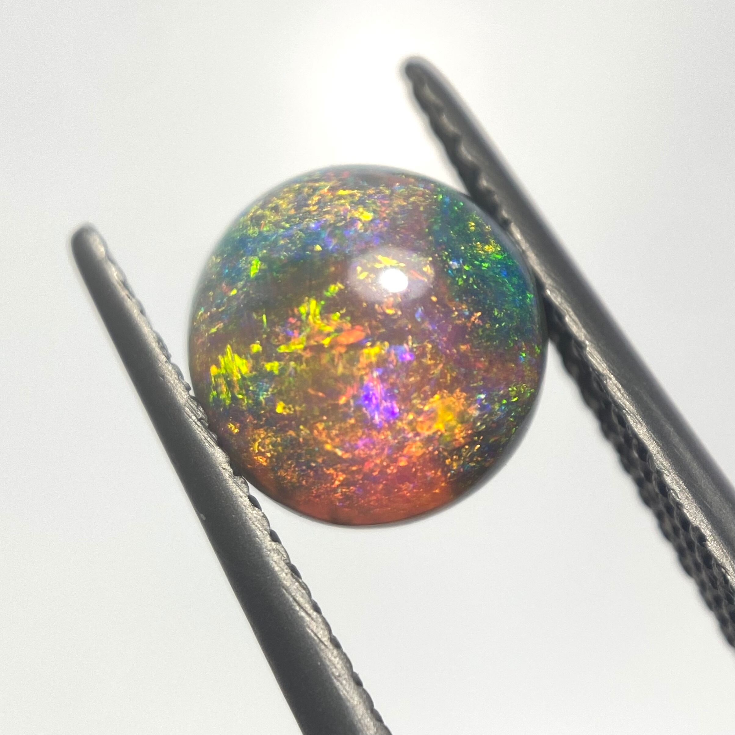 ギャラクシーなイリデッセンスを楽しむ両面ブラックオパール