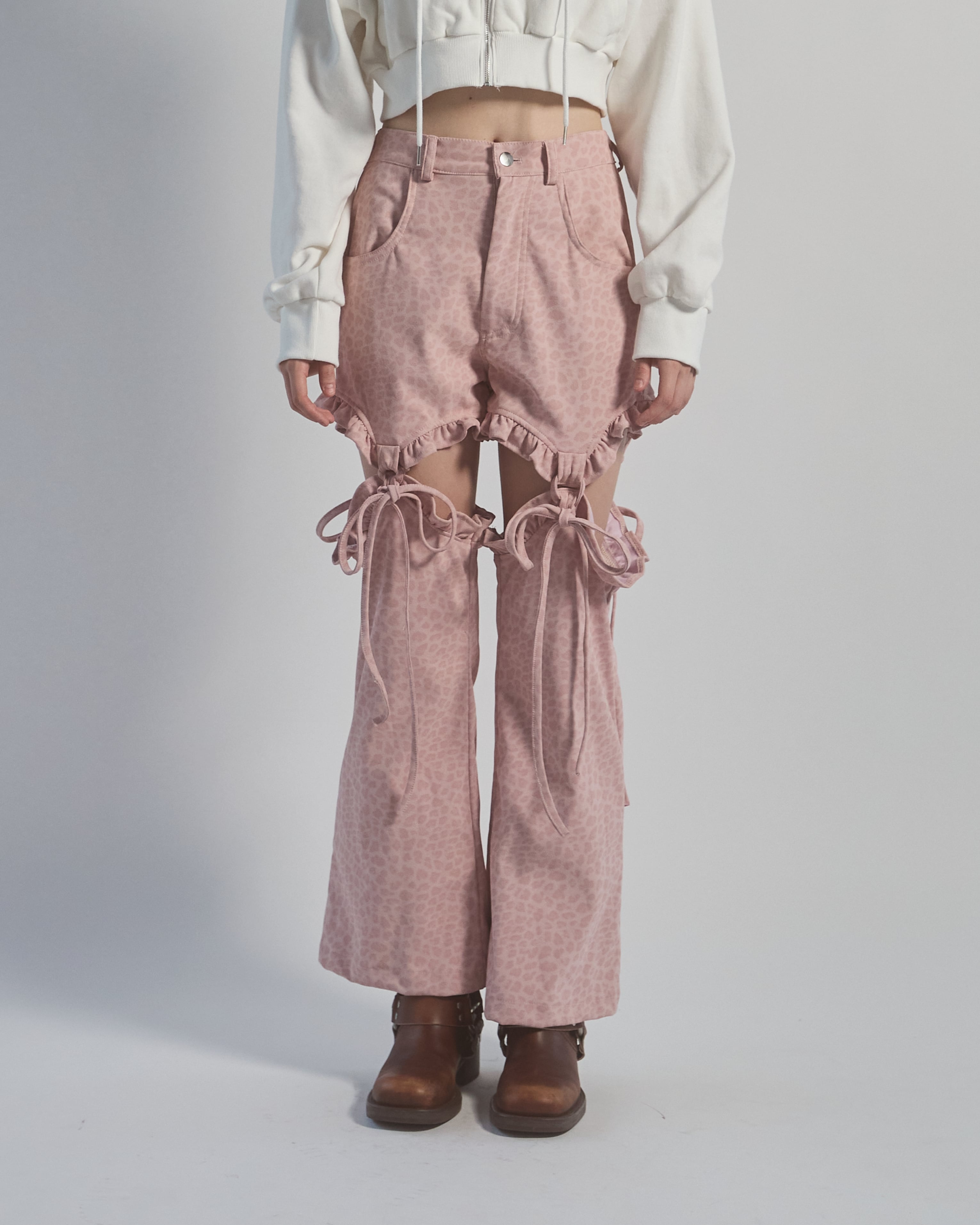 《リルリリー》 カットアウトレースフレアパンツ ブラック カットアウトレースフレアパンツ❤︎SET UP対応 | lilLilly official