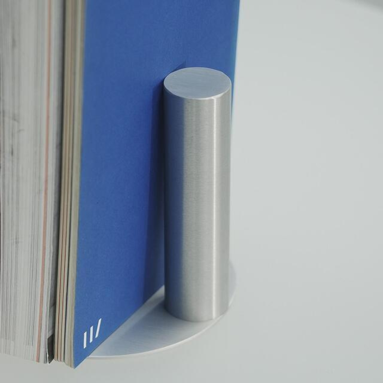 Bookend.001 | VENET