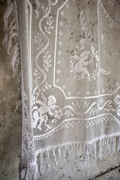 フランス 150c ８人のプットーと４人の蝶々とレースカーテン アンティーク