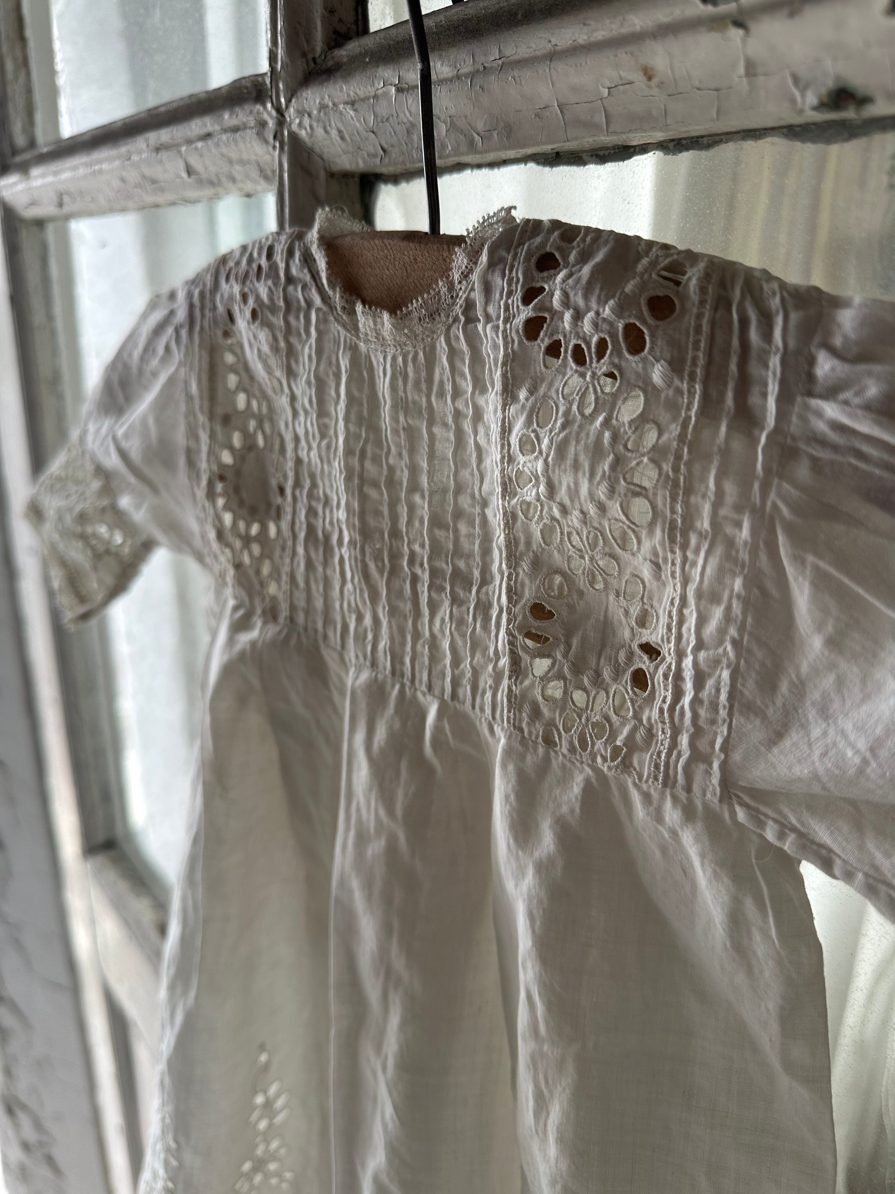 ベビードレス（カットワーク手刺繍）子供服 | Brocante de La Cocotte