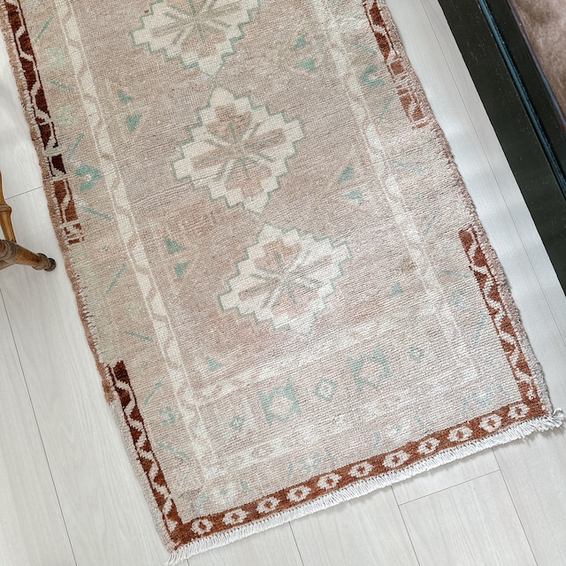 トルコ ヴィンテージラグ TR27 | ニーデ | 58cm × 108cm