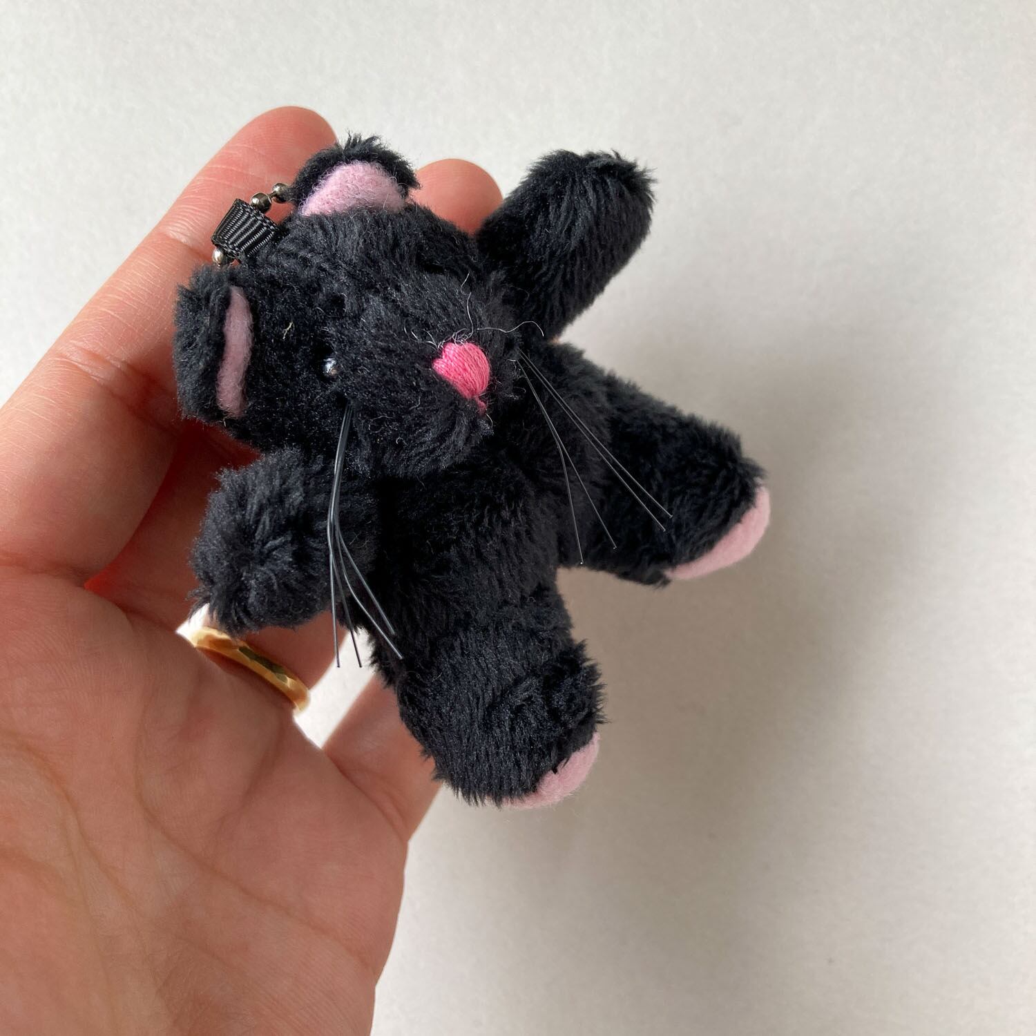 ふくよかネコのぬいぐるみキーホルダー | Dua-アクセサリーパーツショップ