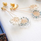 ふたつ花火　5,6月限定カラー「ネモフィラシリーズ」小枝耳飾り　ワイヤーアクセサリー