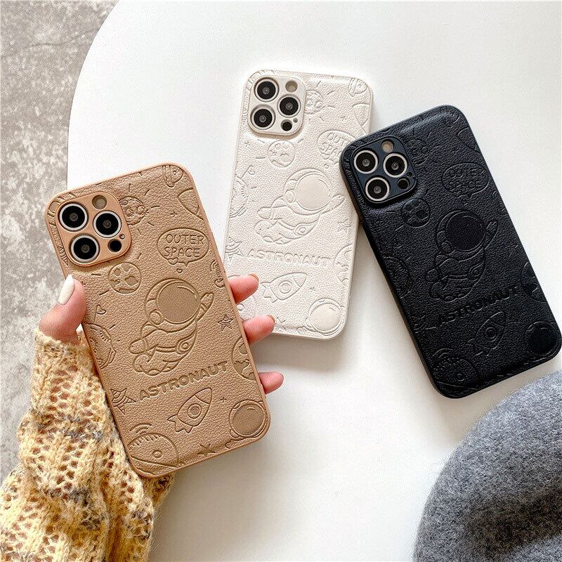 iphone13対応】 おしゃれ かわいい 宇宙飛行士 キャラ バンパー 耐震 カメラレンズ iphone レザー ソフトケース 3配色 おしゃれな iPhoneケース専門店|KHagain iPhone13pro iPhoneケース 宇宙飛行士 ホワイト かわいい