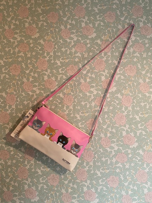 イタリア製　３WAYバッグ　ポシェット　クラッチバッグ　ポーチ　猫柄　クラッチ　ショルダー付　iPadケース  猫 ピンク