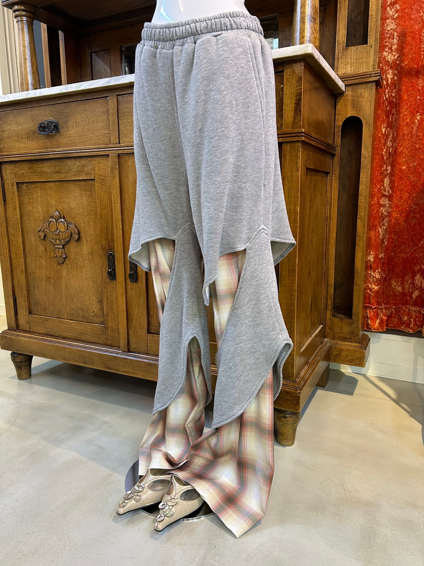 STRONGTHE entangled trackpants