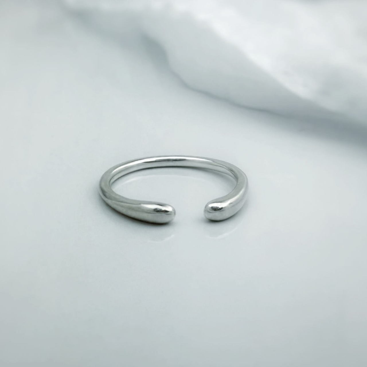 Moment / Drop Open Ring