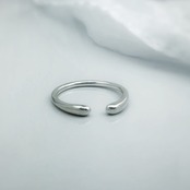 Moment / Drop Open Ring