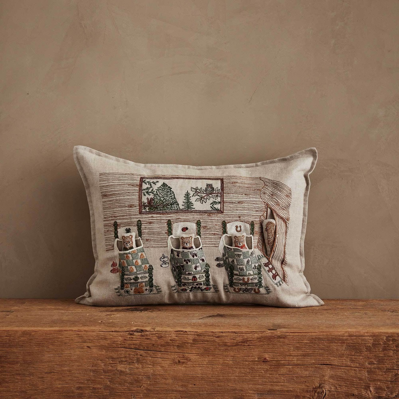 Coral & Tusk クッションカバー Three Little Bear (30x40)