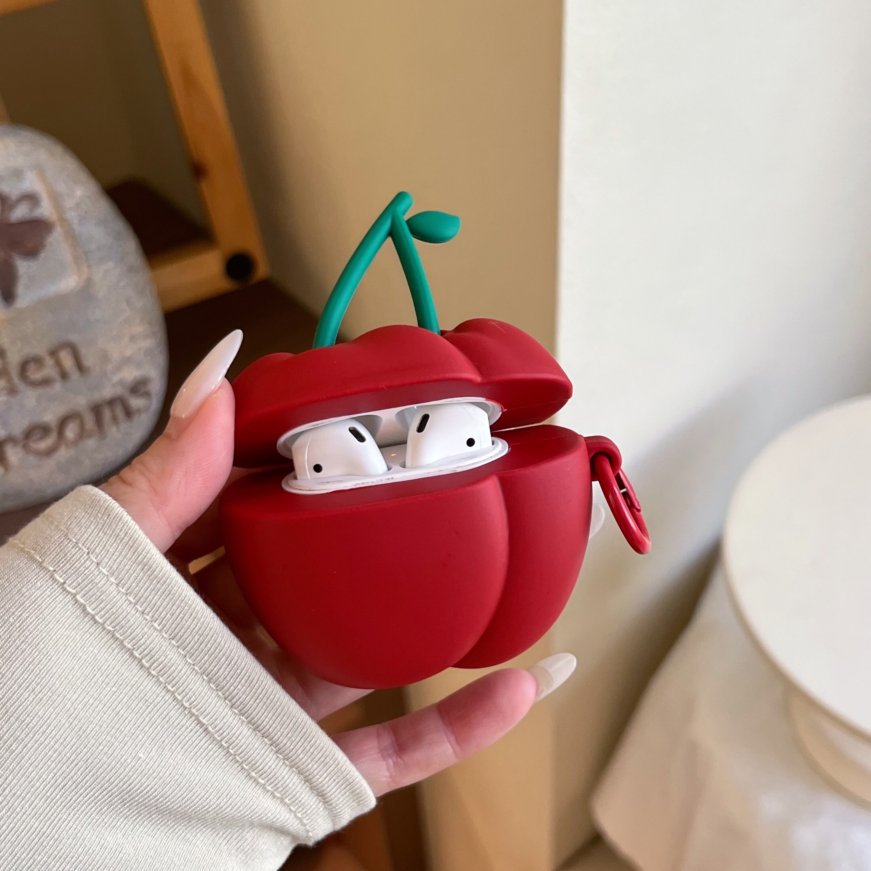 最新 AirPods Pro3 / AirPods4対応 さくらんぼ AirPodsケース カラビナ