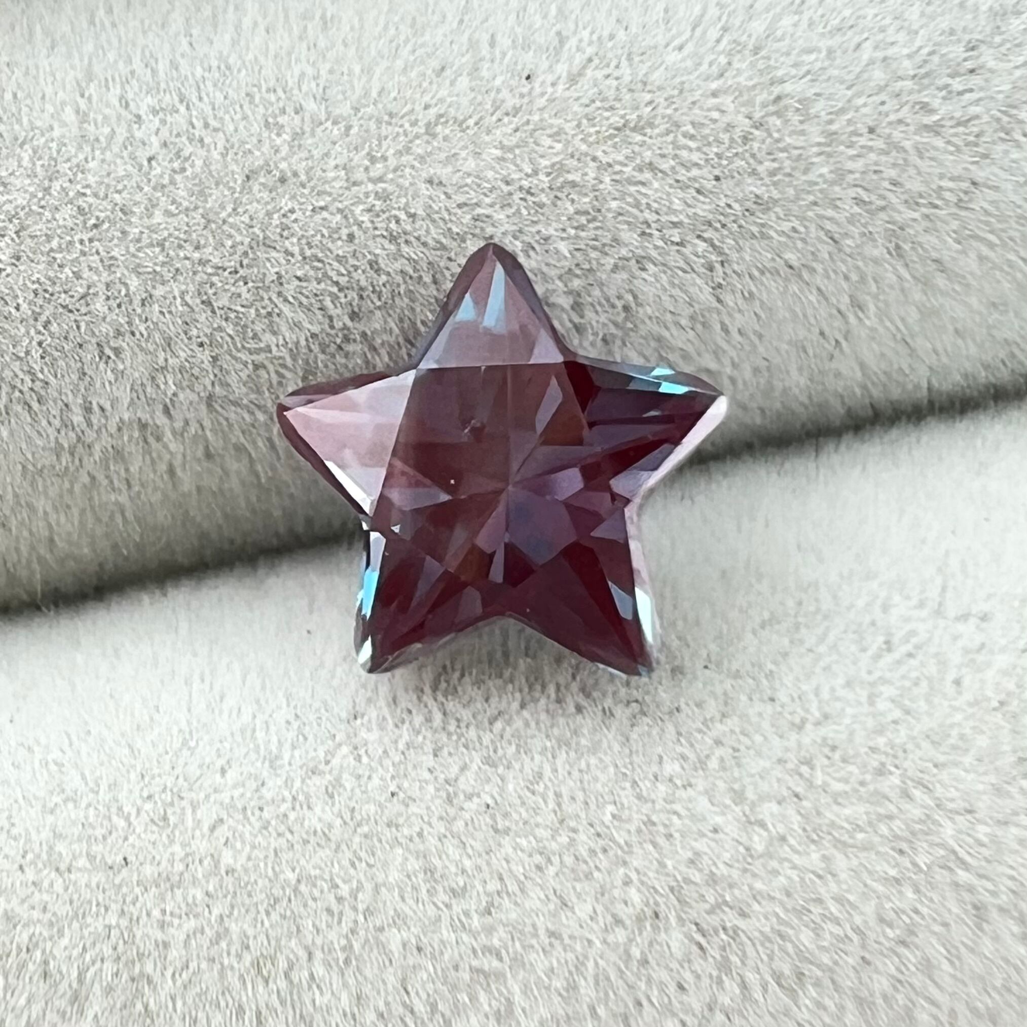 【妖艶な星】再結晶アレキサンドライト スターカット ルース カラーチェンジ