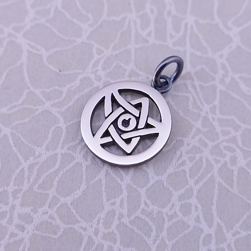 中本ペンダント 2025年最新】中本 ペンダントの人気アイテム - メルカリ