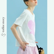 大きなリボンで気分を結ぶアートTシャツ 《i0634》