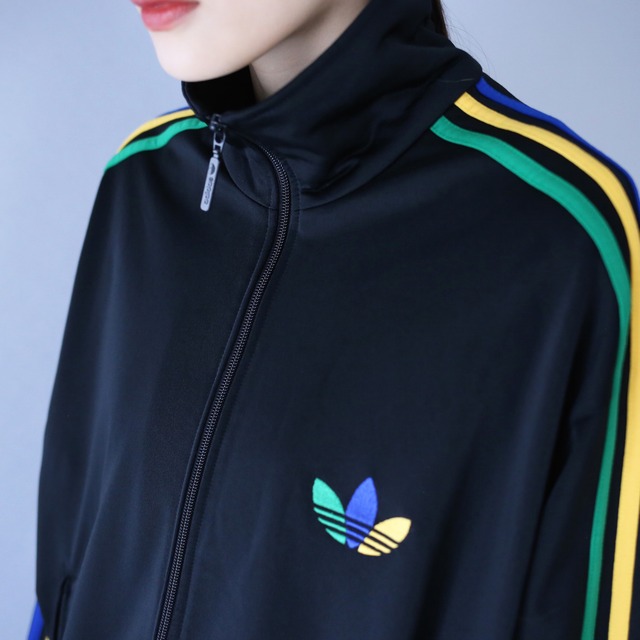 "adidas" 3-color logo mark and sleeve line track jacket