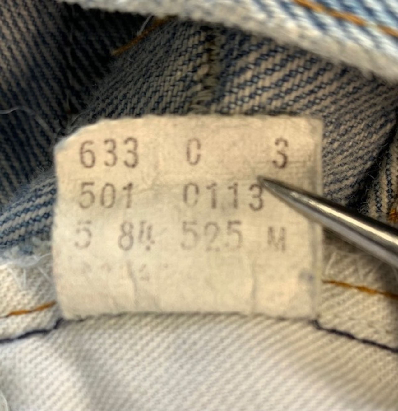 M-207   リーバイス Levisレギュラー古着 1994年米国製刻印524  W 70cm(ぐるり） 股下 77cm