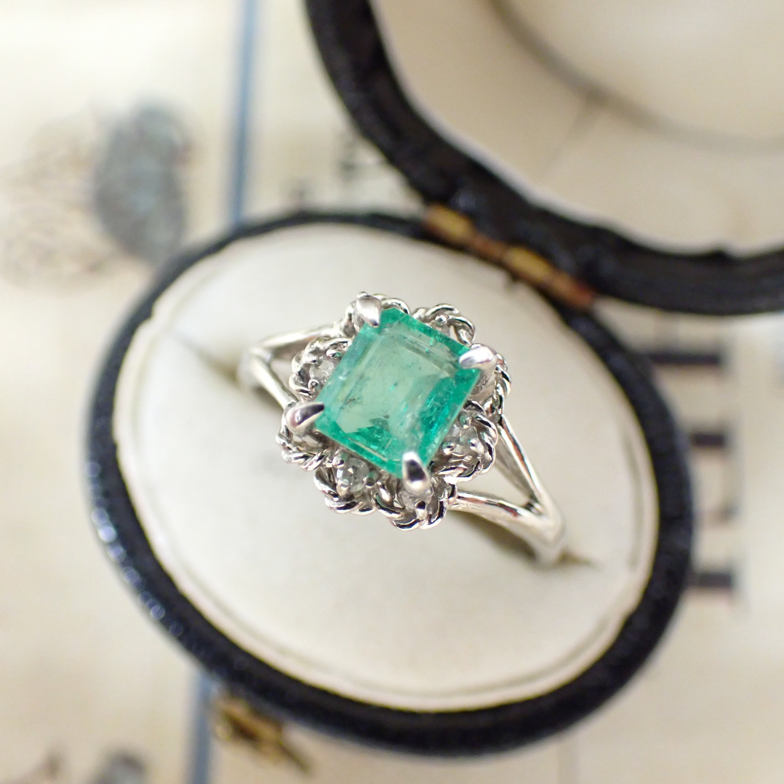 エメラルド ダイヤモンド リング Pt900 昭和レトロ 取り巻きデザイン|スクエアカット 天然石 ヴィンテージリング OKR00184