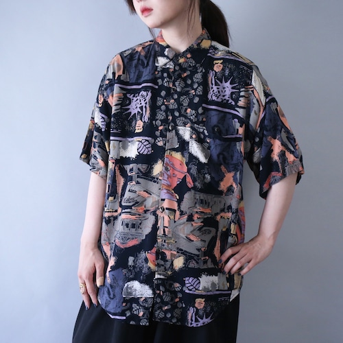 "GOOUCH" dark coloring full art pattern h/s shirt