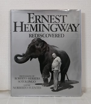 Roberto Herrera Sotolongo（写真）、Norberto Fuentes（文）  Ernest Hemingway rediscovered  SCRIBNERS